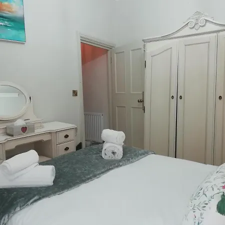 לינה וארוחת בוקר The Castle House ריצ'מונד
