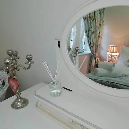לינה וארוחת בוקר The Castle House 4*