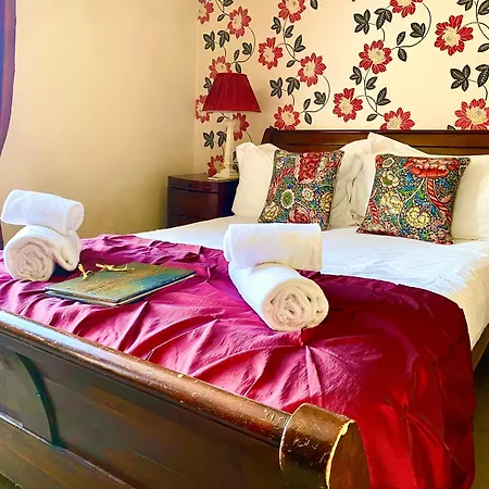 The Castle House לינה וארוחת בוקר 4*