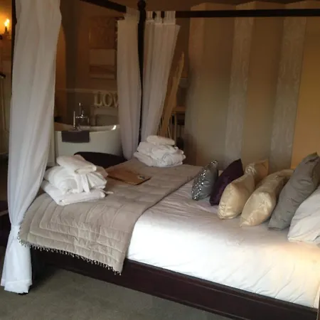לינה וארוחת בוקר The Castle House 4*